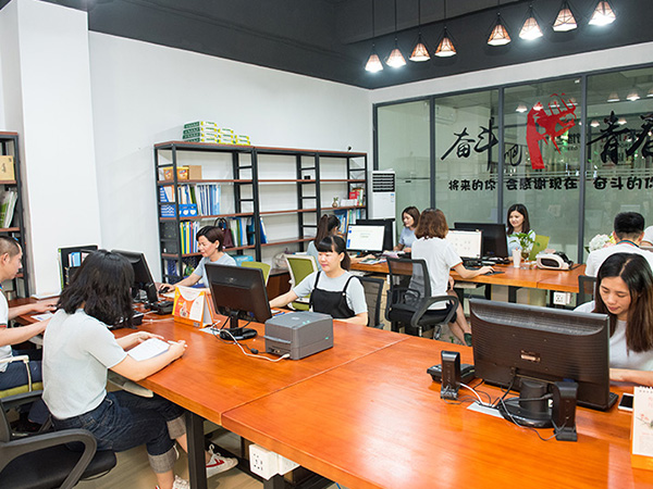 萝莉社破解版APP金属-办公室