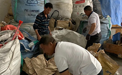 萝莉社破解版APP金属工作场景